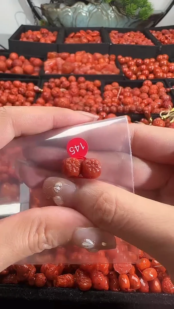 颈饰未镶嵌南红玛瑙1