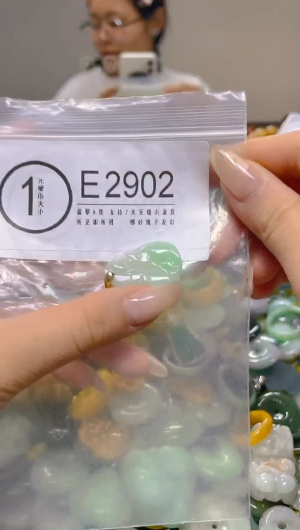 颈饰未镶嵌翡翠/ E /翡翠A货，一件也是批发价