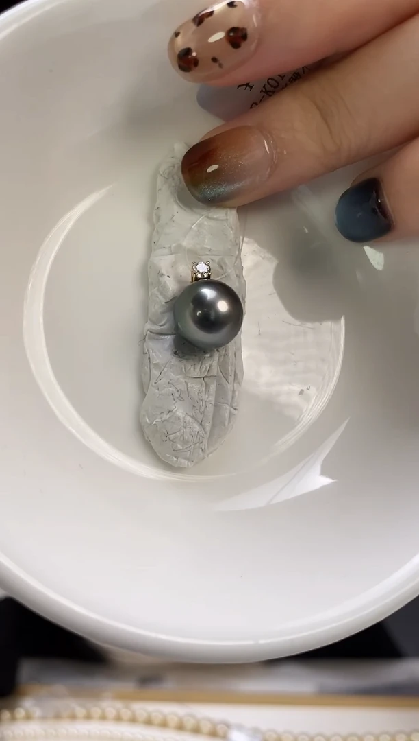 吊坠(不含链)18K金镶嵌海水珍珠10-11大溪地黑珍珠吊坠