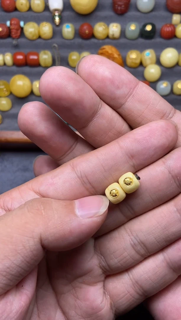蜜蜡22K金镶嵌珠宝奇石8.4mm
