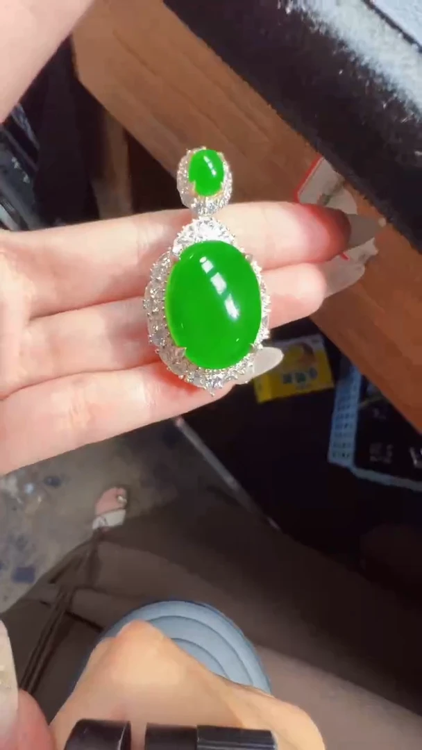 未镶嵌定制翡翠翡翠A货有轻微色差属于正常现象，蛋面多样性发货1