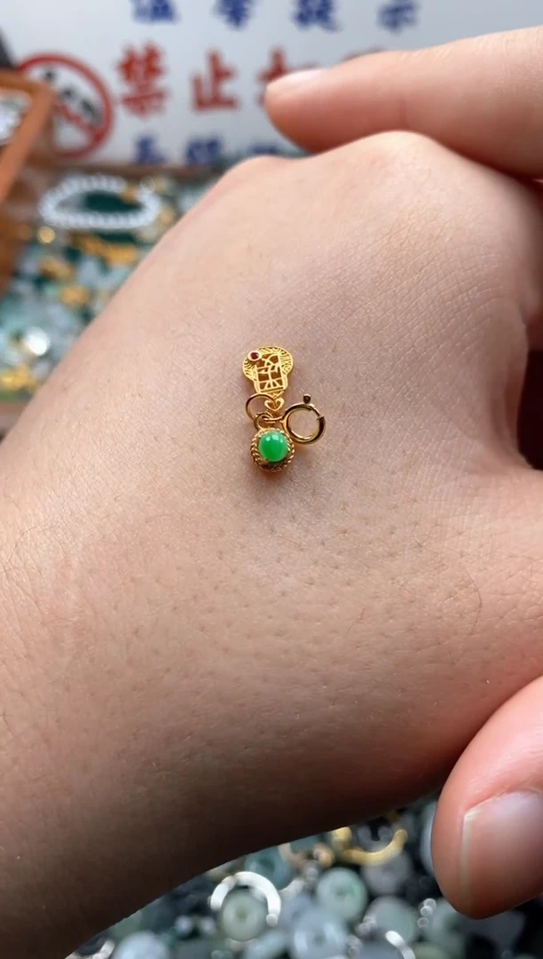 【闪购商品】翡翠颈饰未镶嵌哥哥