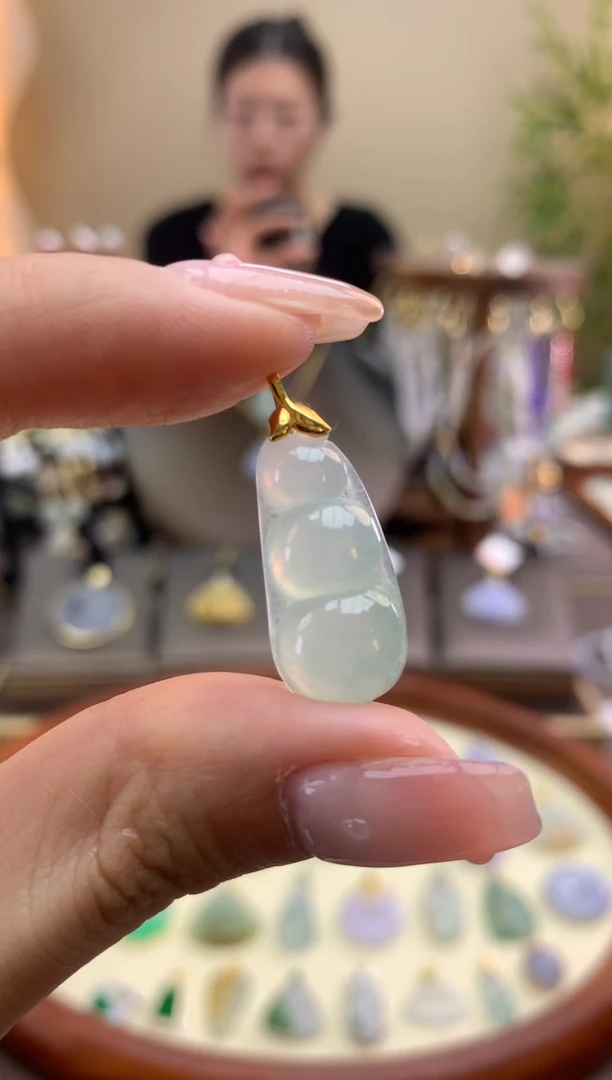 【闪购商品】翡翠颈饰18K金镶嵌豆子