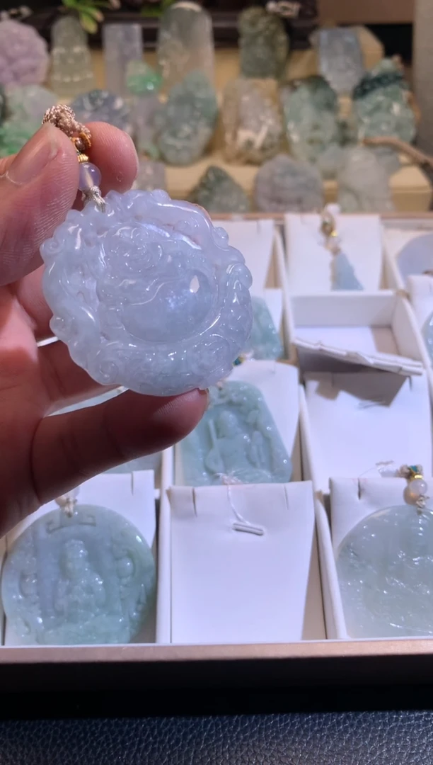 翡翠未镶嵌颈饰6/25/174