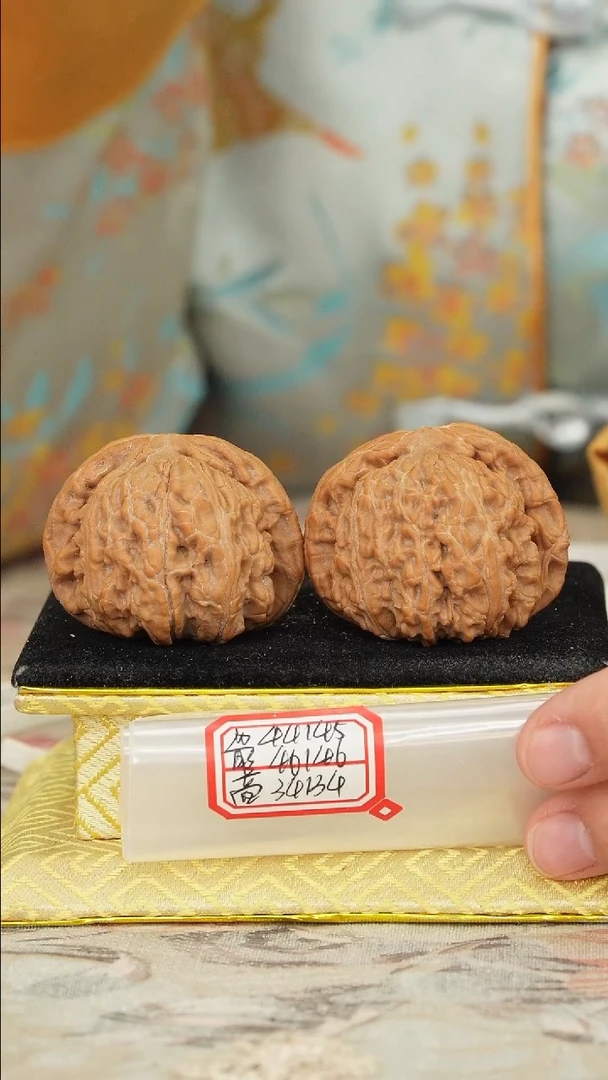 【闪购商品】文玩核桃把件白狮子