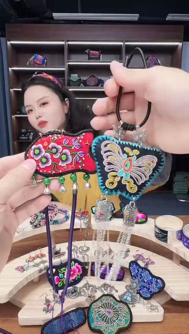 织绣汪*121蒙阿苏苗绣传承店