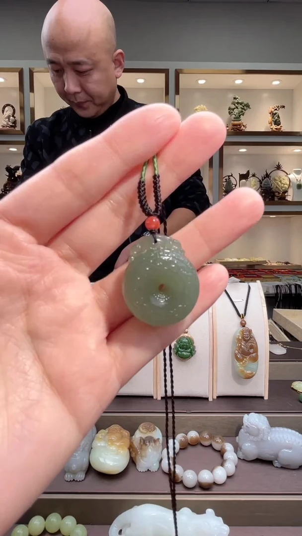 颈饰未镶嵌和田玉苏