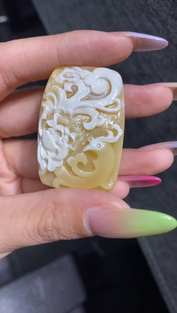 未镶嵌蜜蜡裸石（静）雕刻吊坠