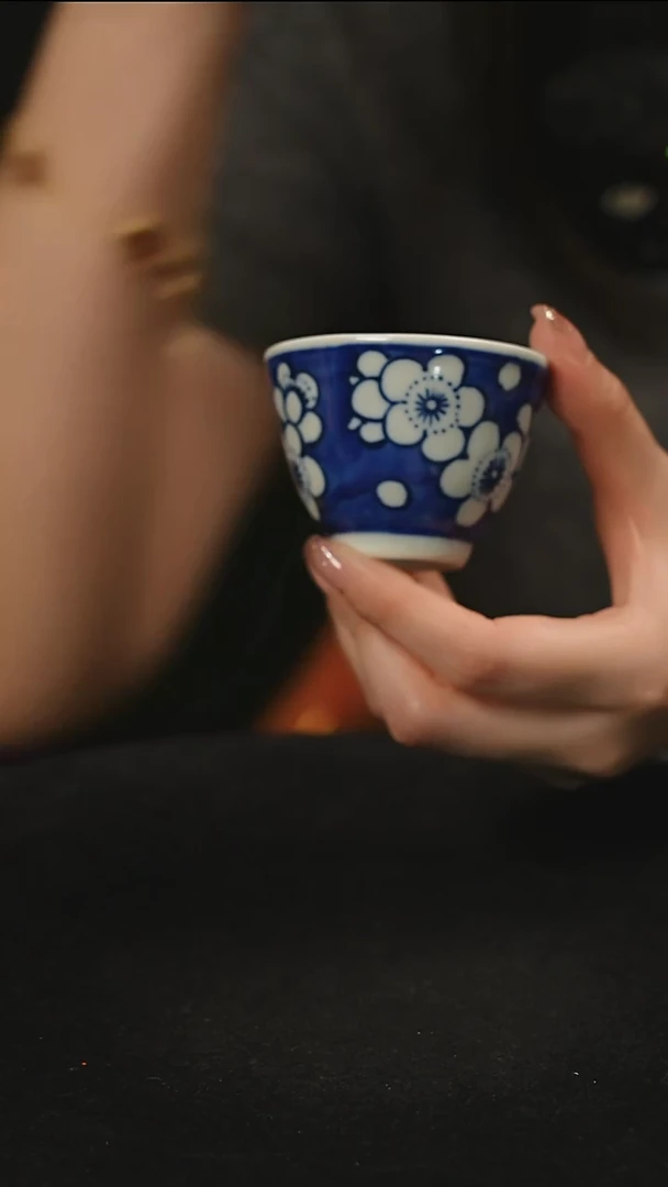主人杯青花冰梅纹