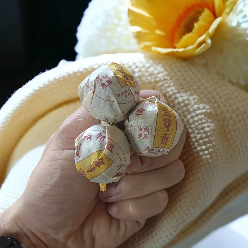 2012年倚邦一组一队定 金芽贡古树挑采普洱熟茶龙珠C1号