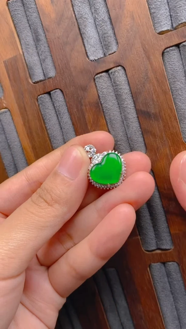 翡翠银S925镶嵌吊坠(不含链)爱心