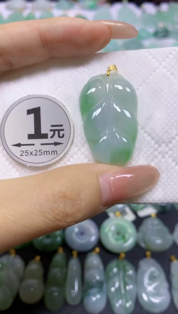 颈饰18K金镶嵌翡翠天然翡翠A货