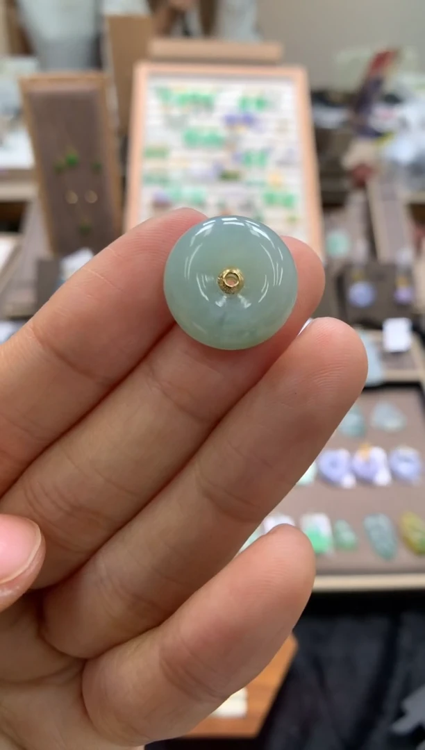 颈饰18K金镶嵌翡翠境平安扣