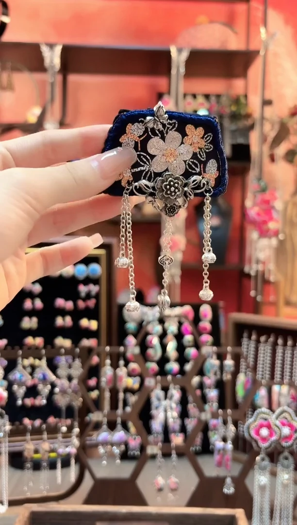 织绣云织谣民族风精美饰品372