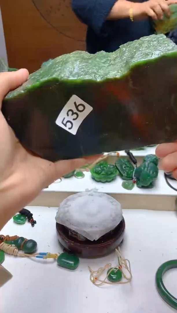 未镶嵌和田玉（碧玉）珠宝半成品0