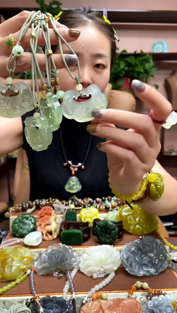 未镶嵌岫玉吊坠多样性发货发其中之一