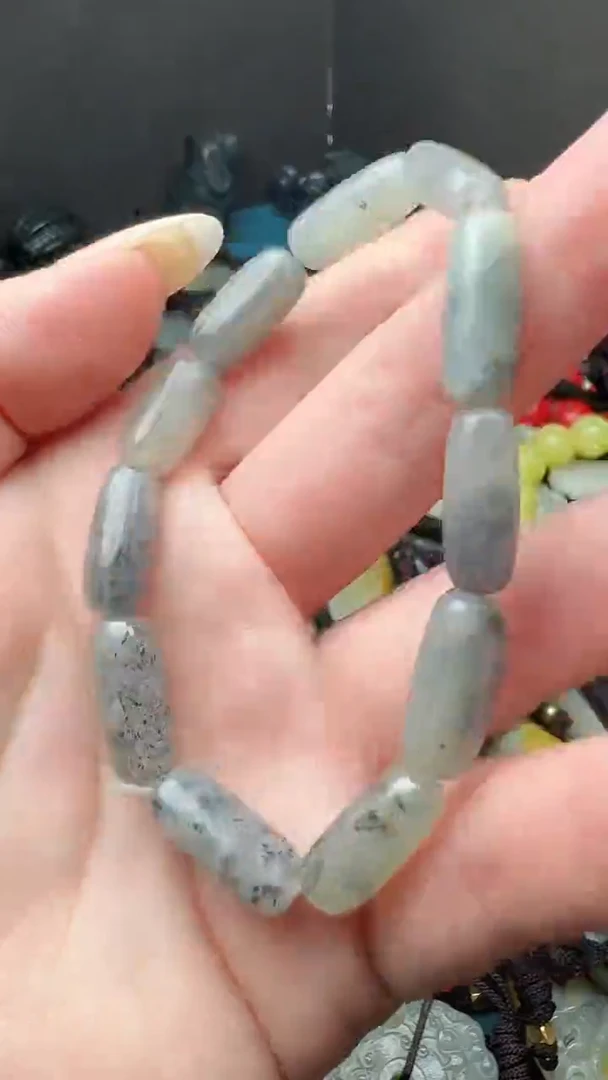 和田玉未镶嵌颈饰多样性发一