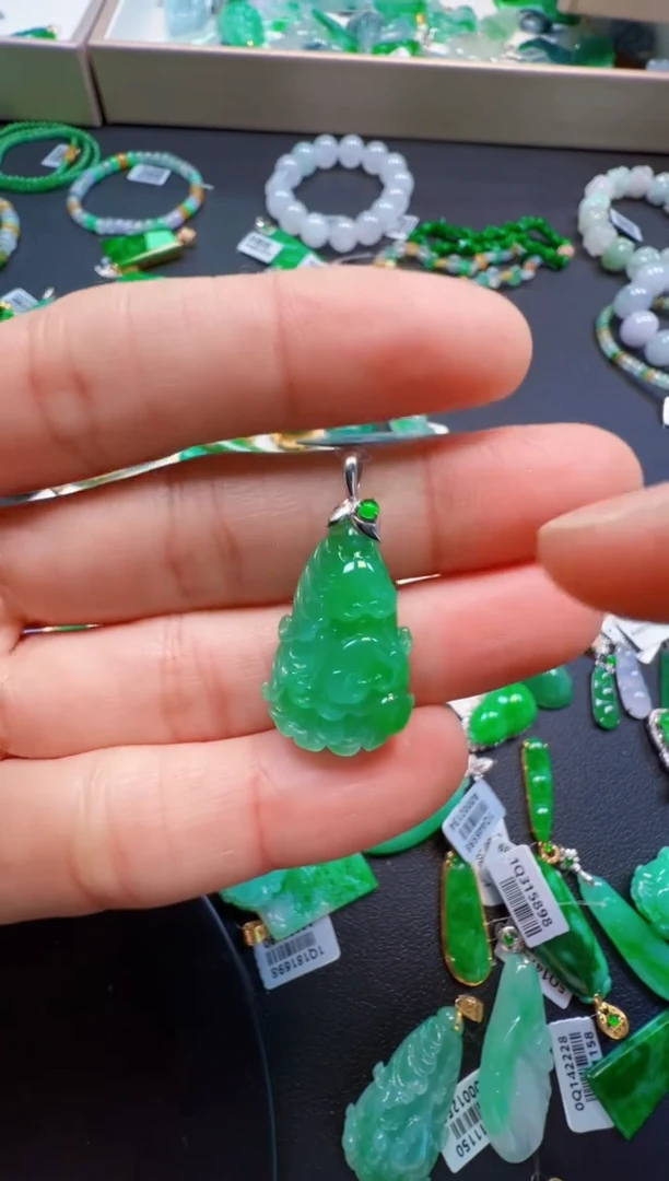 【闪购商品】翡翠吊坠(不含链)18K金镶嵌1980