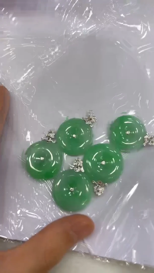 翡翠18K金镶嵌颈饰W047吊坠-多样性发一件-26*5mm