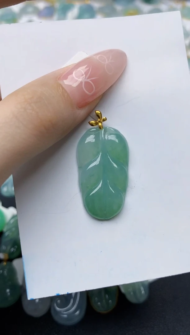 翡翠18K金镶嵌颈饰天然翡翠A货