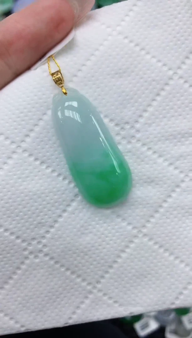 颈饰18K金镶嵌翡翠 1111111111