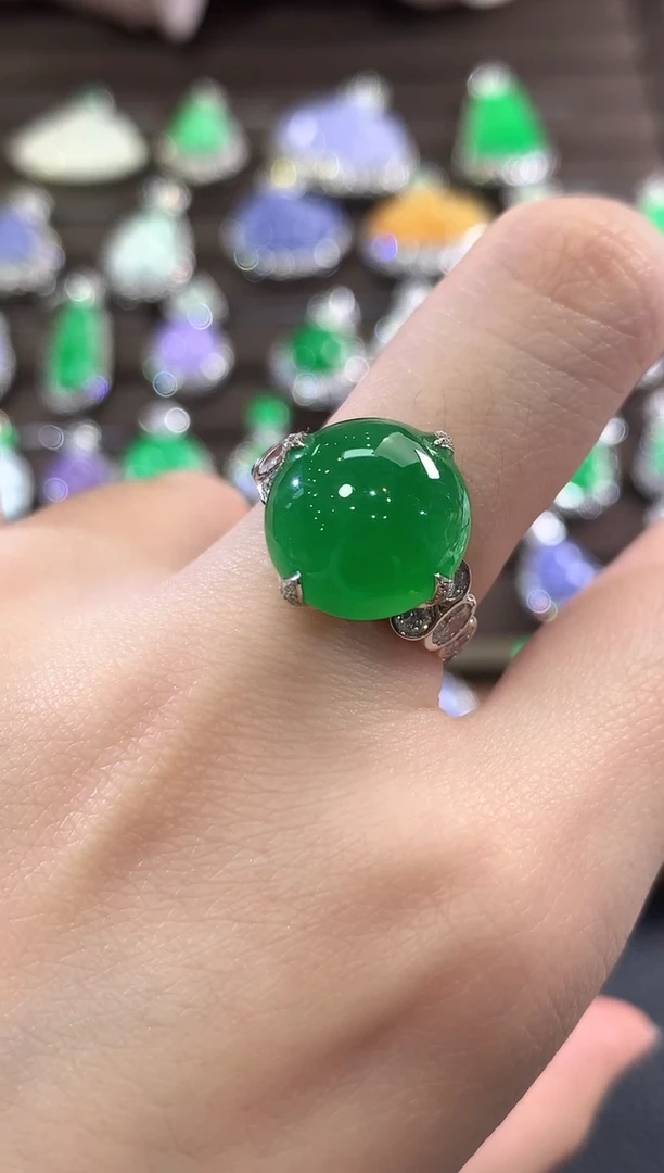 18K金镶嵌戒指翡翠随**欲c15