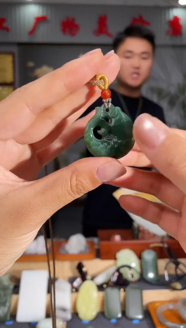 和田玉未镶嵌颈饰1