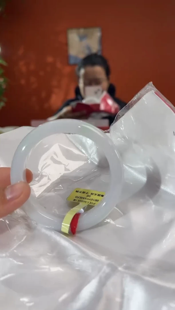 未镶嵌手镯翡翠依****?翡翠手镯 56