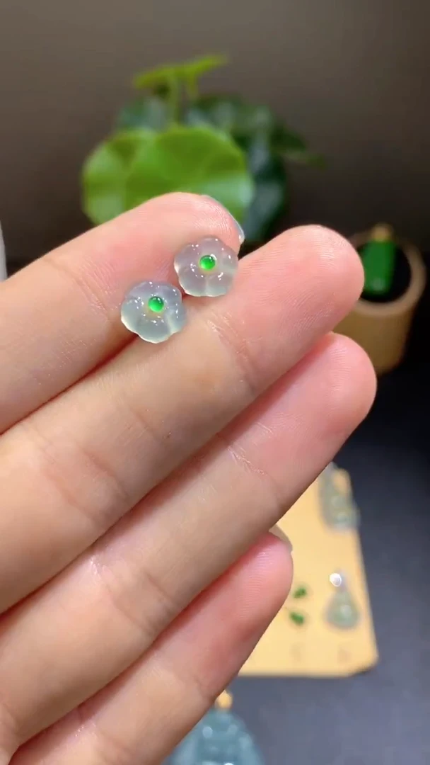 颈饰18K金镶嵌翡翠翡翠A货