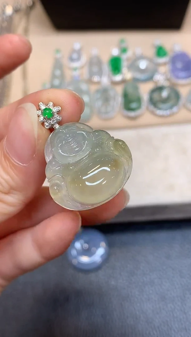 颈饰18K金镶嵌翡翠佛公【无服务费