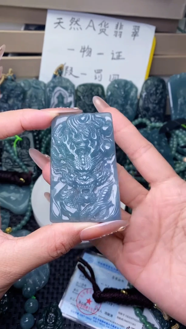 翡翠未镶嵌颈饰