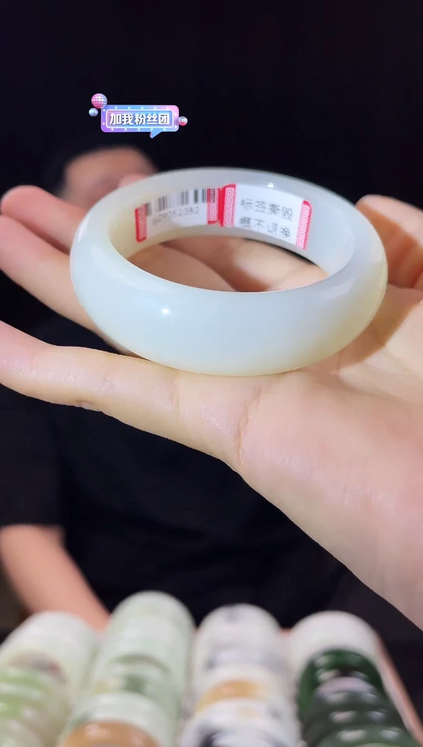 和田玉手镯未镶嵌53圈口2382