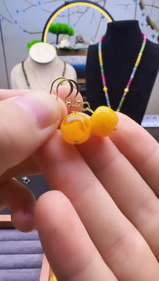 14K金镶嵌蜜蜡耳饰E01