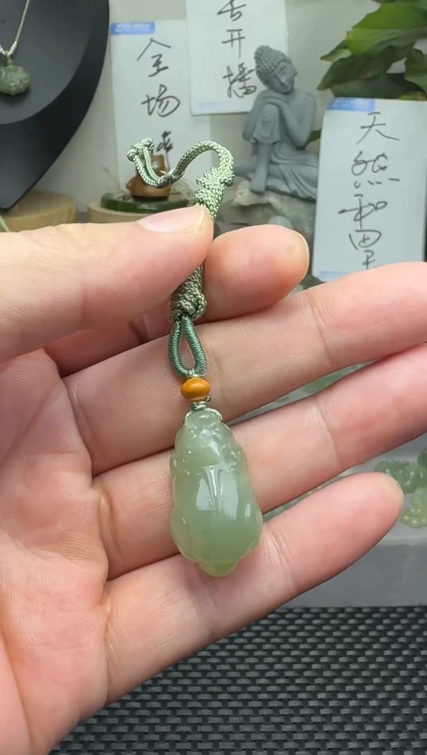 颈饰未镶嵌和田玉29mm 多样性发一、赠绳  微瑕