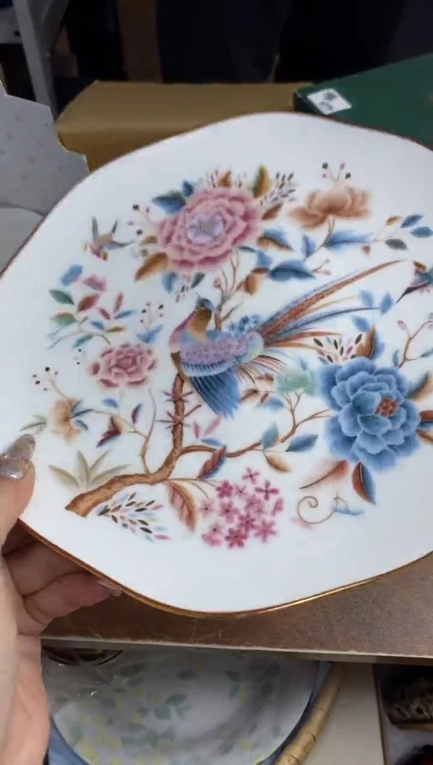 【闪购商品】瓷片隆莲瓷器欢迎大家