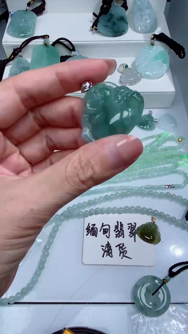 颈饰银S925镶嵌翡翠吊坠