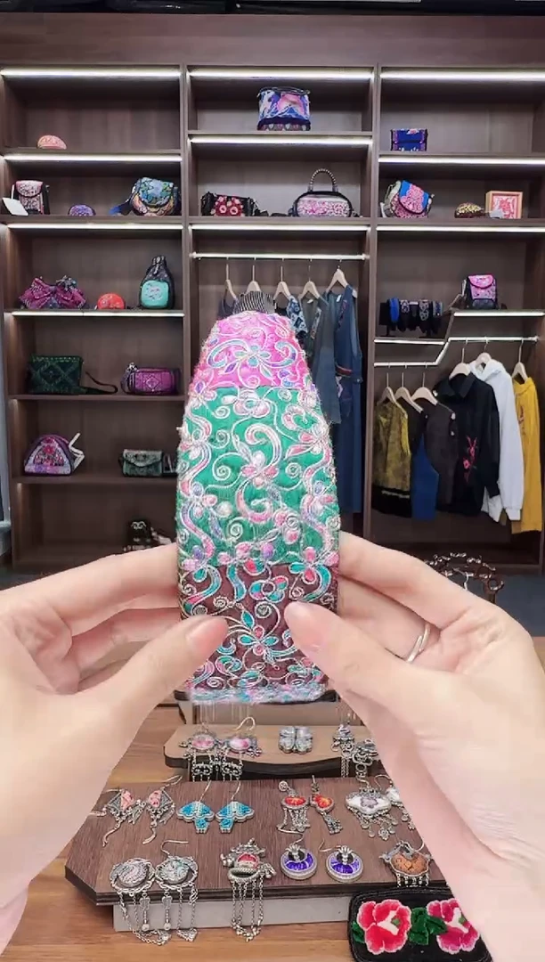 织绣A28蒙阿苏苗绣传承店