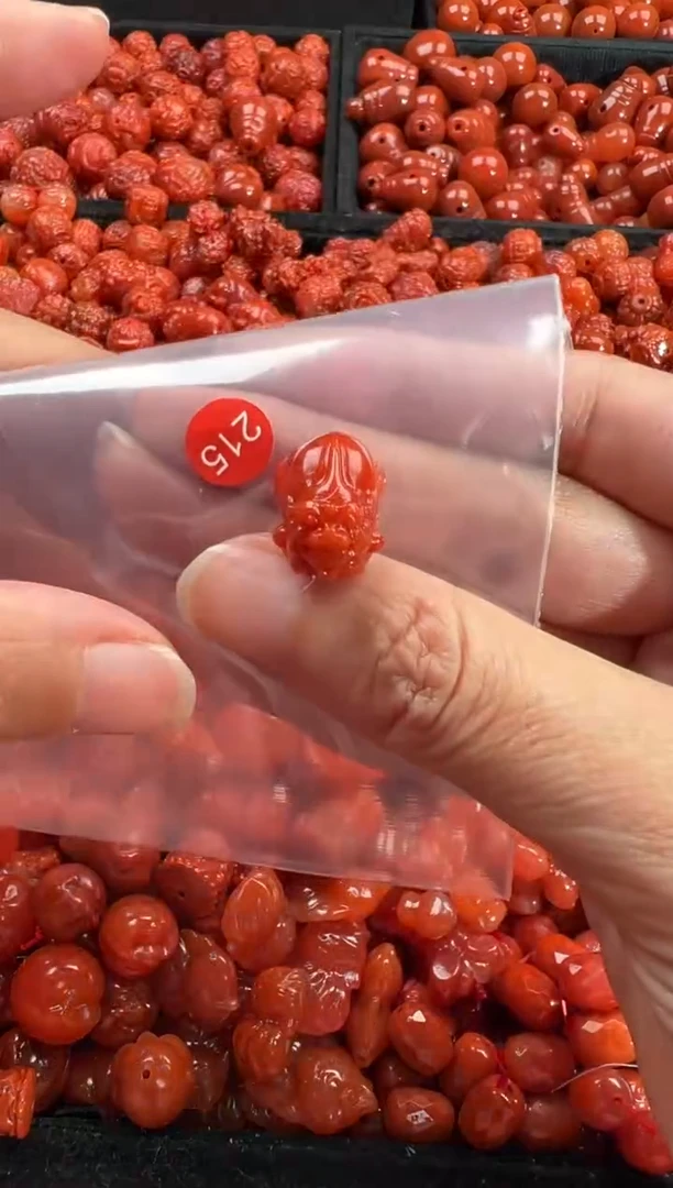 颈饰未镶嵌南红玛瑙1