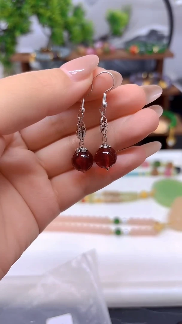 银S925镶嵌血珀耳饰E576