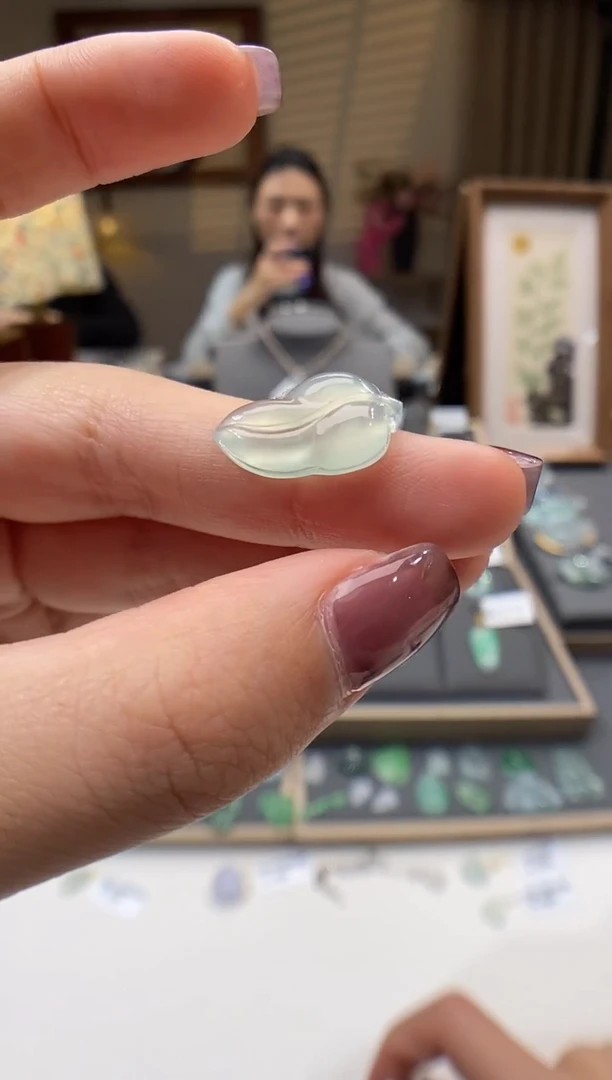 【闪购商品】翡翠颈饰未镶嵌叶子