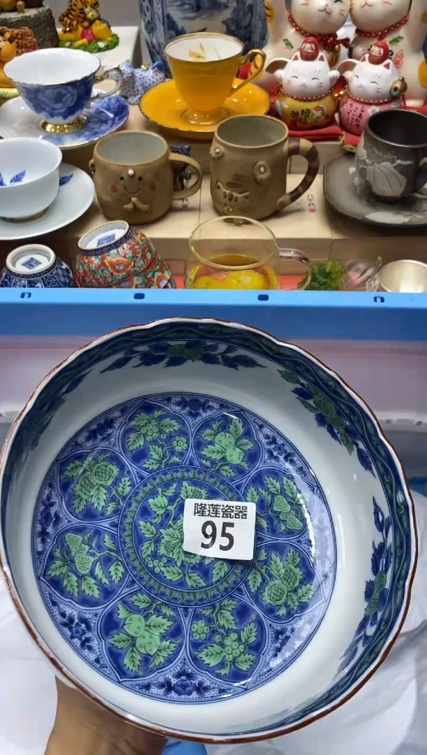 瓷片往***生隆莲瓷器欢迎大家
