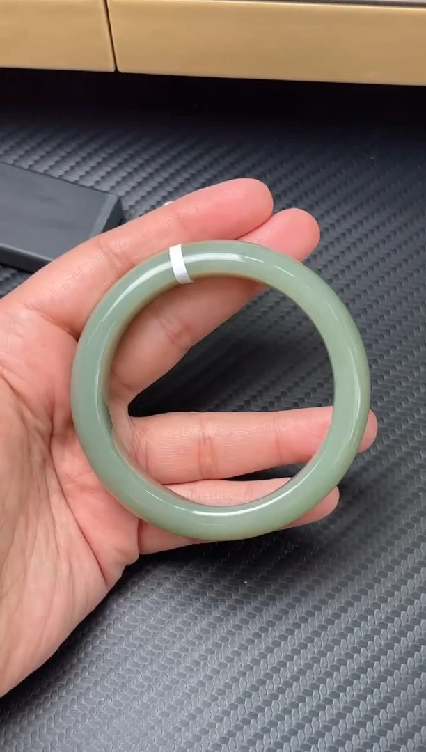 未镶嵌手镯和田玉且末近矿微色差55+m