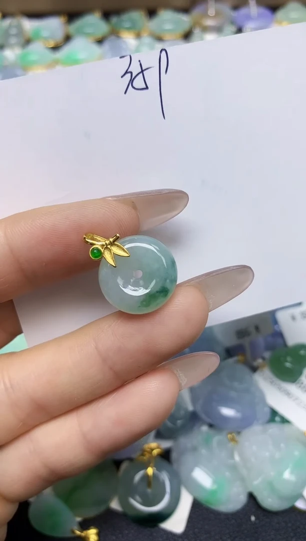 翡翠未镶嵌颈饰天然翡翠A货