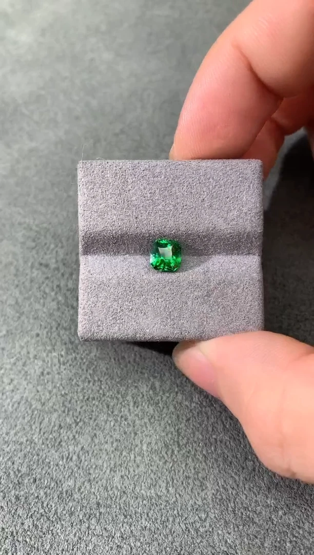 未镶嵌裸石石榴石（沙弗莱）卡扎尼 1.03CT