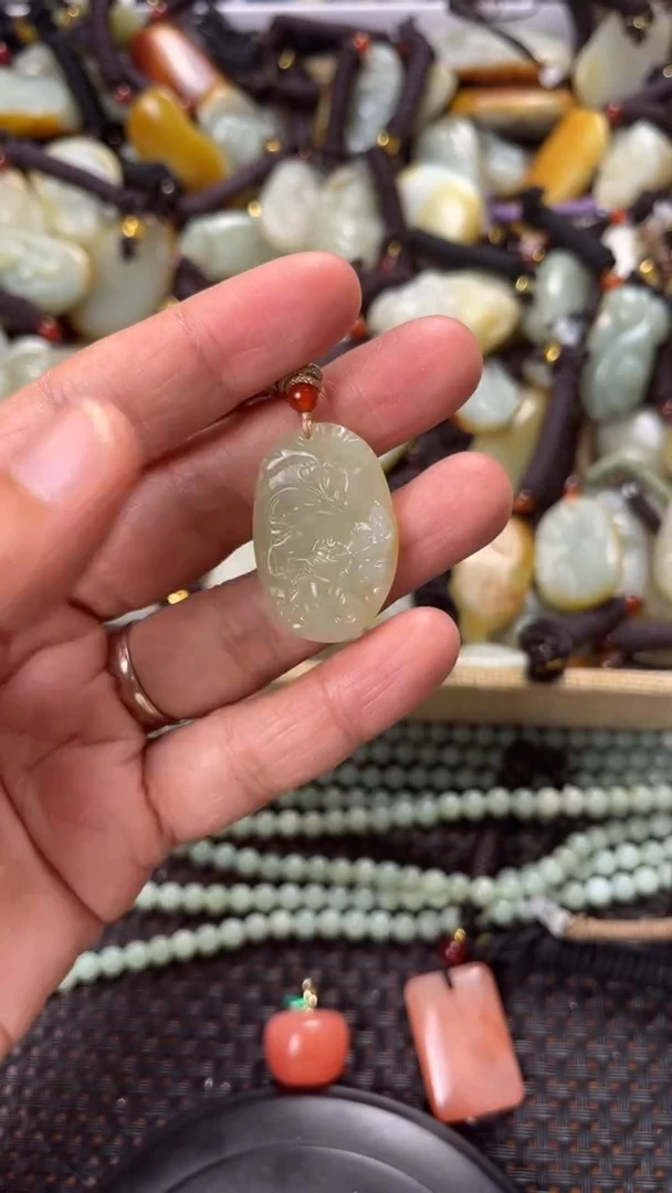 【闪购商品】和田玉颈饰未镶嵌多样性发货没有证书拍一发一有瑕