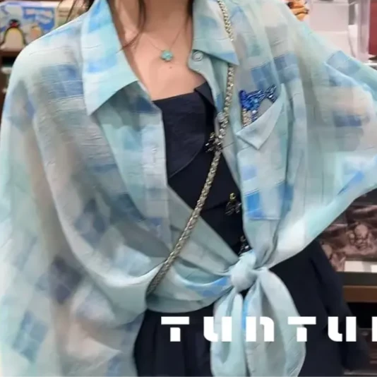 【鲸落】轻松凹造型 渐变天空蓝格纹衬衫外套薄款