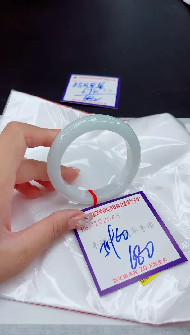 翡翠手镯未镶嵌1