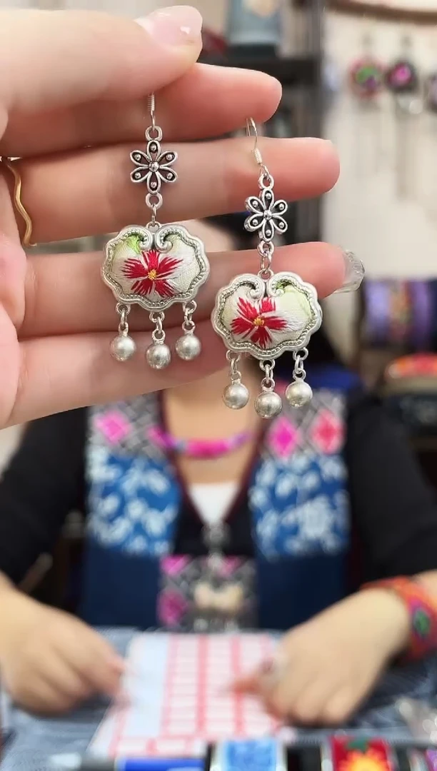 织绣民族风非遗老绣饰品528