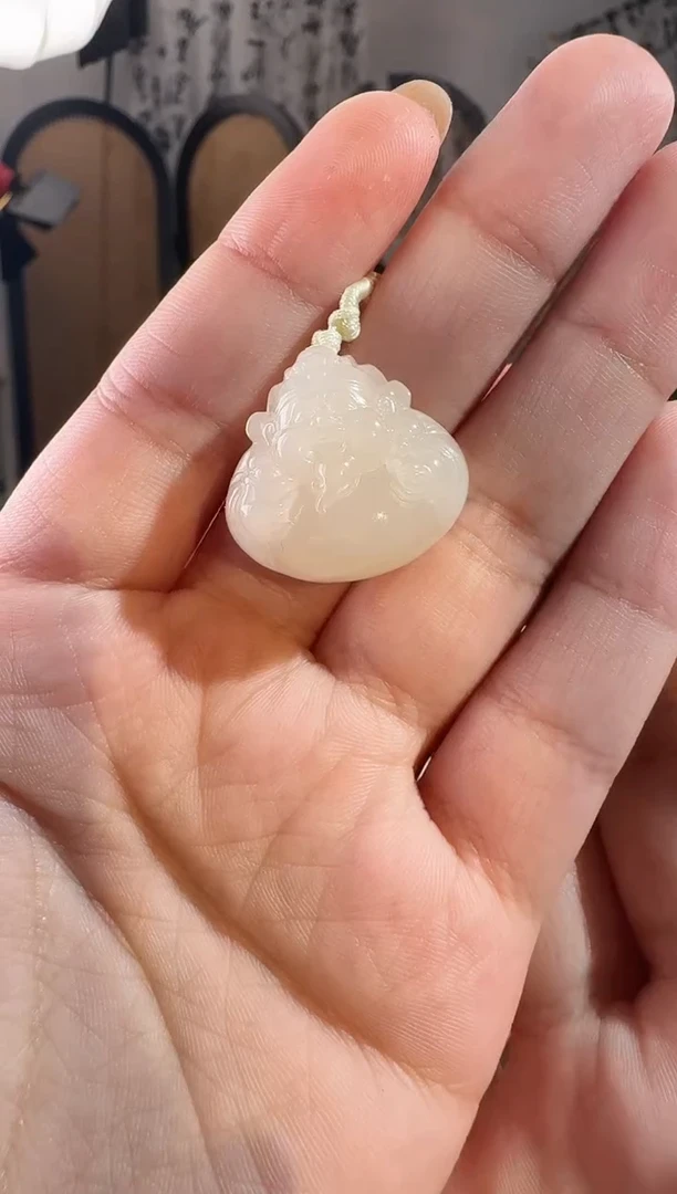 颈饰未镶嵌和田玉藕粉财神