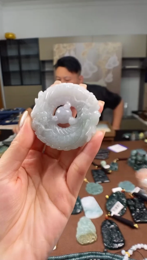 颈饰未镶嵌翡翠無****人 多样性发其一